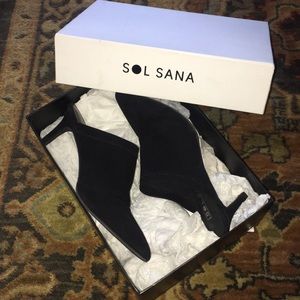 UO Black Suede Mule kitten heels - size 37